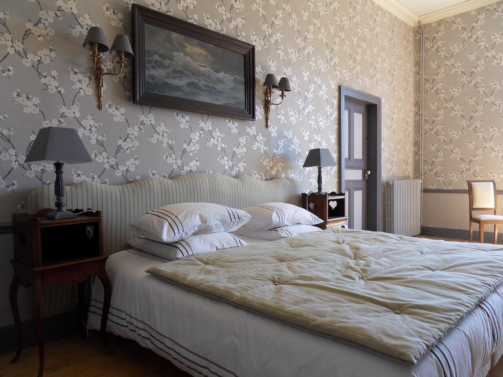 Bed and Breakfast Chateau De Clermont-Saves LʼIsle-Jourdain Zimmer foto