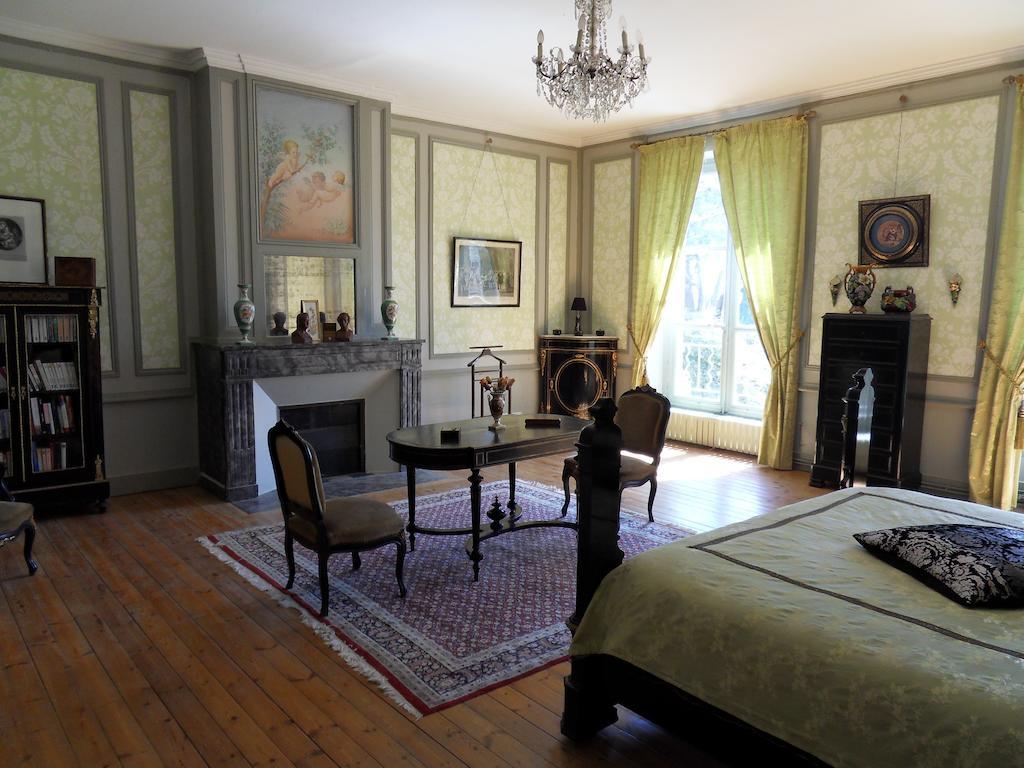 Bed and Breakfast Chateau De Clermont-Saves LʼIsle-Jourdain Zimmer foto