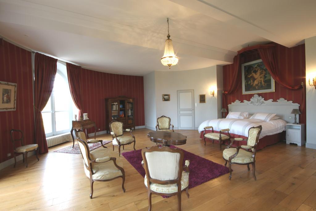 Bed and Breakfast Chateau De Clermont-Saves LʼIsle-Jourdain Zimmer foto