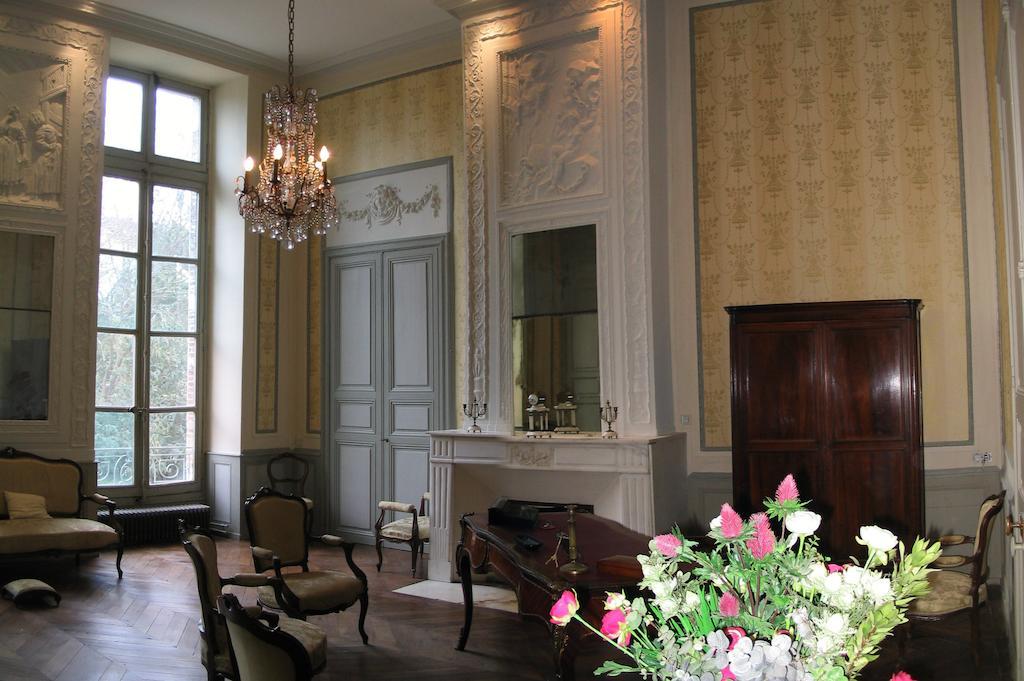 Bed and Breakfast Chateau De Clermont-Saves LʼIsle-Jourdain Exterior foto