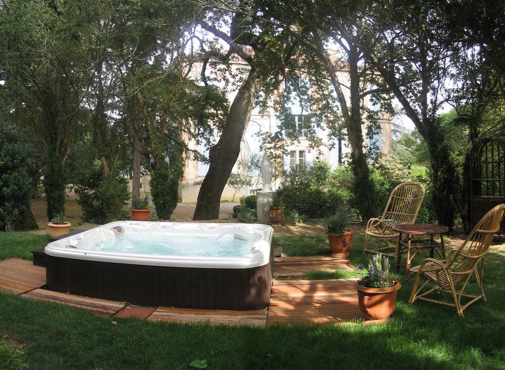 Bed and Breakfast Chateau De Clermont-Saves LʼIsle-Jourdain Exterior foto